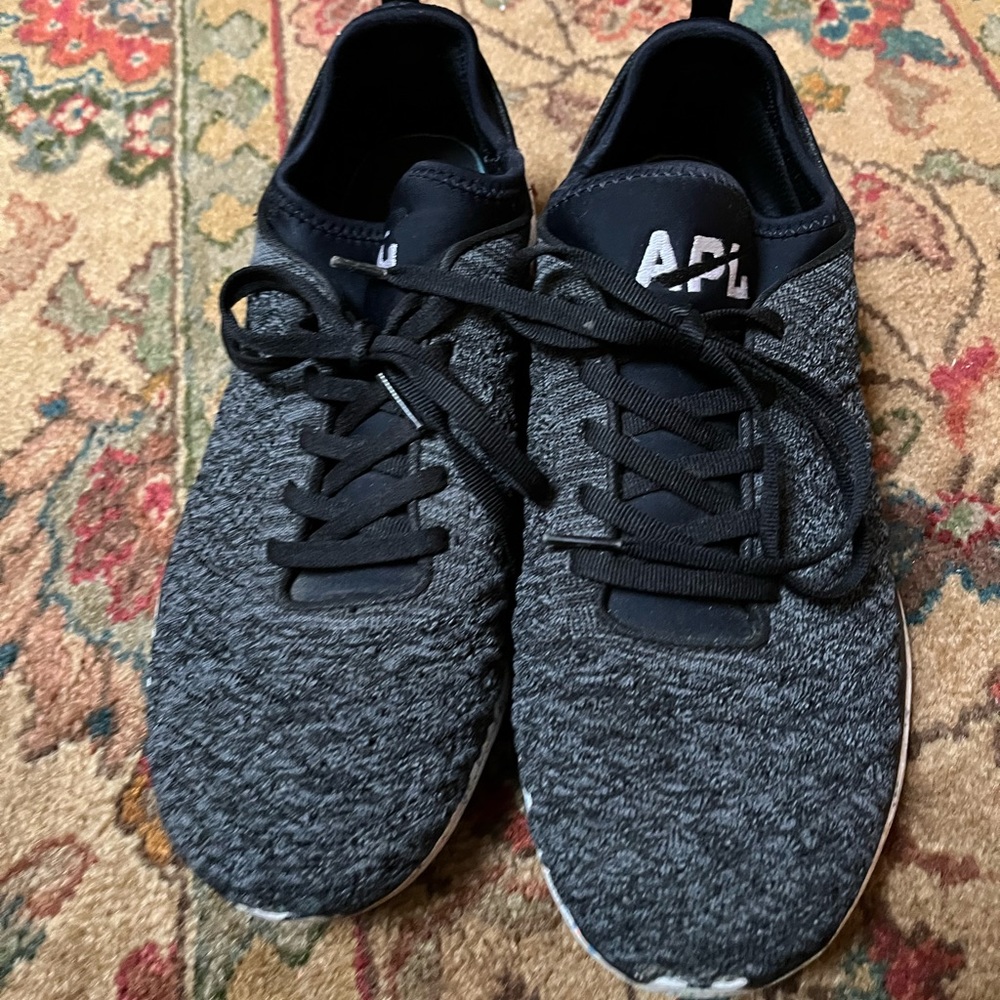 APL Sneakers with shoe laces
